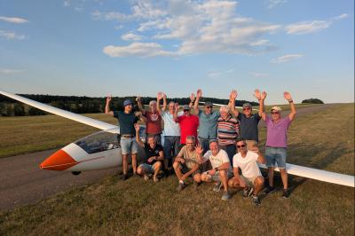 Das Bundesliga-Team der Segelfluggruppe Donauwörth-Monheim hat den Klassenerhalt in der Segelflug-Bundesliga in letzter Minute geschafft.