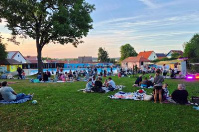 Musik-Sommer-Nacht im Freibad Monheim