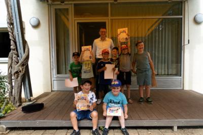 Oberbürgermeister David Wittner und die Kinder der Heilpädagogischen Tagesstätte