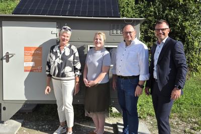 V.l.n.r. Simone Nieszery – Stiftung „Donauwörther Bürger in Not“, Catherine Traub – Sozialarbeiterin, Simon Srownal – Amtsleiter Bürgerdienste, Sicherheit und Soziales, Oberbürgermeister Jürgen Sorré