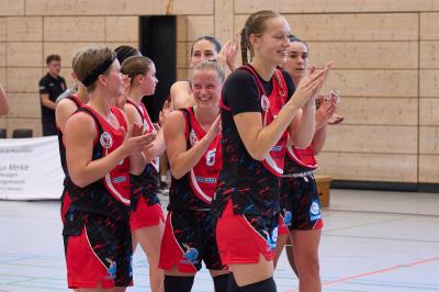 Gute Laune beim neuen Angels-Team nach dem deutlichen Testspiel-Sieg gegen Bamberg.