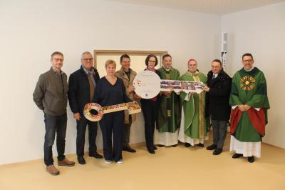 Mit der symbolischen Schlüsselübergabe wurde die neue Kindertagesstätte St. Josef offiziell eingeweiht.