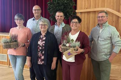Dagmar Langer (20-jähriges Dienstjubiläum), Siegfried Karg (10-jähriges Dienstjubiläum), Bürgermeisterin Anita Ferber, Günther Hasmüller (30-jähriges  Dienstjubiläum), Marion Rebele (10-jähriges Dienstjubiläum), Personalratsvorsitzender Wolfgang Spenninger, Auf dem Foto fehlt: Anneliese Fickel-Wanzo (10-jähriges  Dienstjubiläum) 