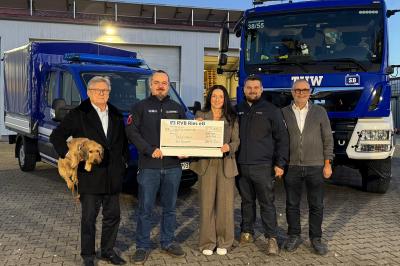 v. l.: Hund Hanibal, Incoming-Präsident Prof. Dr. med. Dieter Häussinger, Vorstand THW Helfervereinigung Christoph Kesper, Rotary Präsidentin Brigitte Ulbricht, THW Öffentlichkeitsarbeit Jannis Rauh, Leo van Bree 