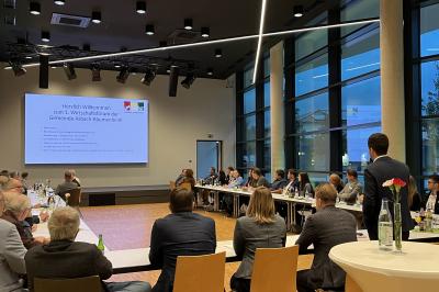 Beim Wirtschaftsforum in Asbach-Bäumenheim waren rund 50 Unternehmer anwesend. 
