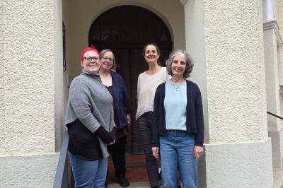 Kürzlich fand in der Liselotte-Nold-Schule in Nördlingen eine Lehrerfortbildung des Bündnisses gegen Cybermobbing e.V. statt: (von links) Schulleiterin Stephanie Lange, Präventionsbeauftragte Brigitte Auer, Referentin Maya Heinrichmeier und Cornelia Zink (AOK Donau-Ries).
