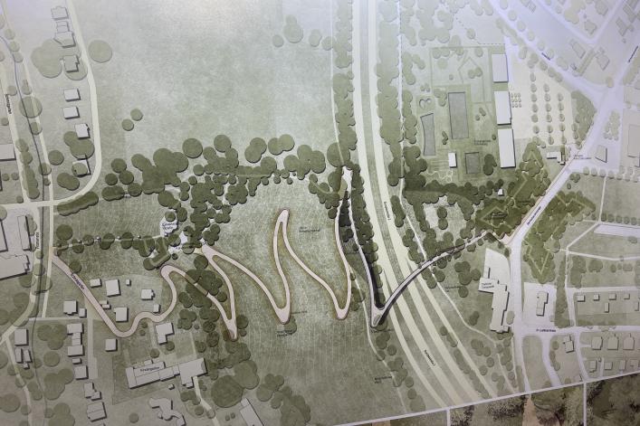 Der Siegerentwurf sieht eine Brücke mit Aussichtsbalkon am Schellenberg vor.