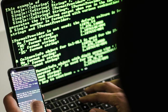 Hacker am Computer