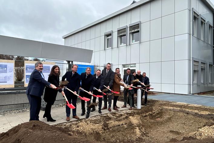 Am 17. November erfolgte der symbolische Spatenstich für den Um- und Erweiterungsbau für den OP-Bereich und die Intensivstation am Donauwörther Klinikum. 