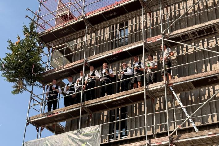Das Richtfest stellt einen wichtigen Schritt zur Fertigstellung der neuen HolzWelt dar.
