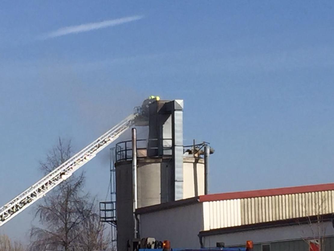 Pessenburgheim: Silo steht in Flammen