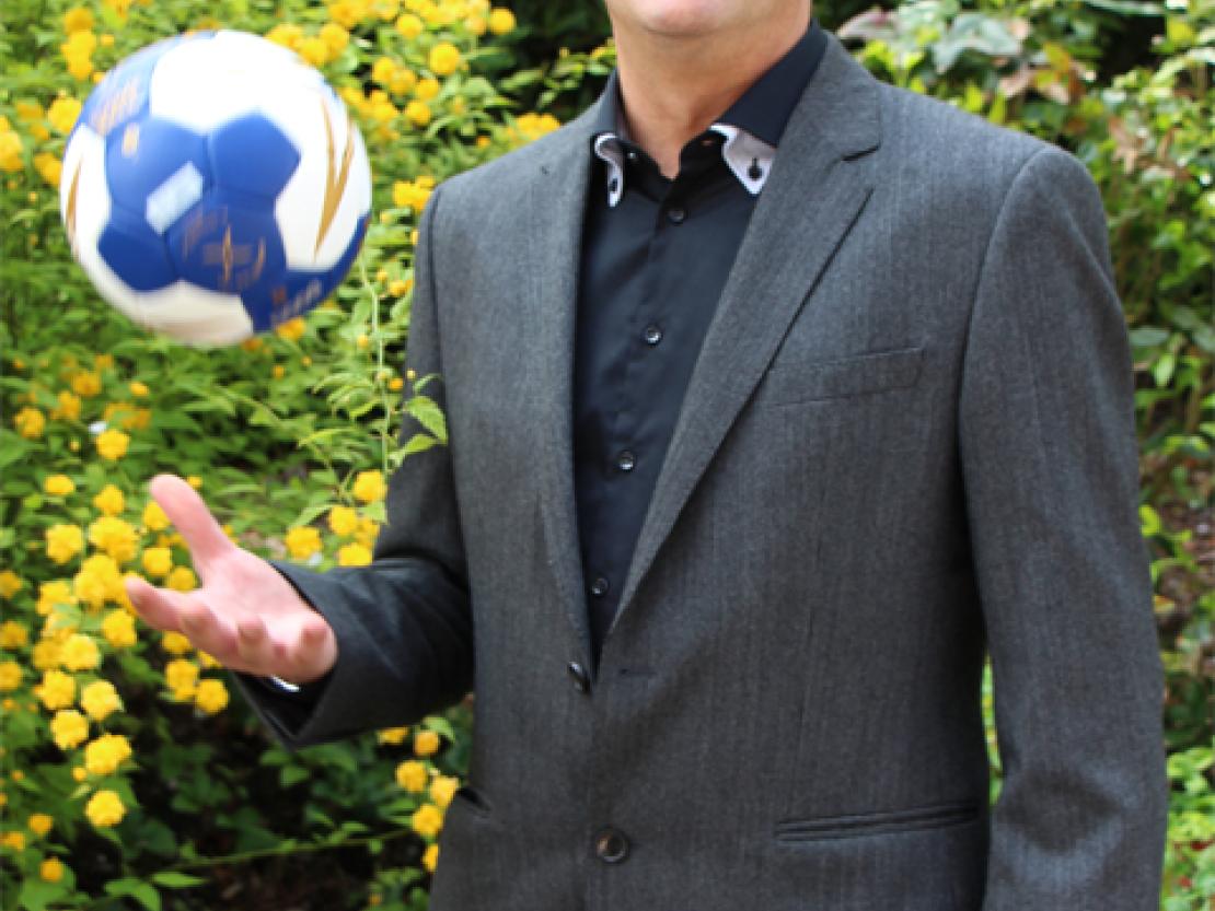 Georg Clarke mit Ball_480