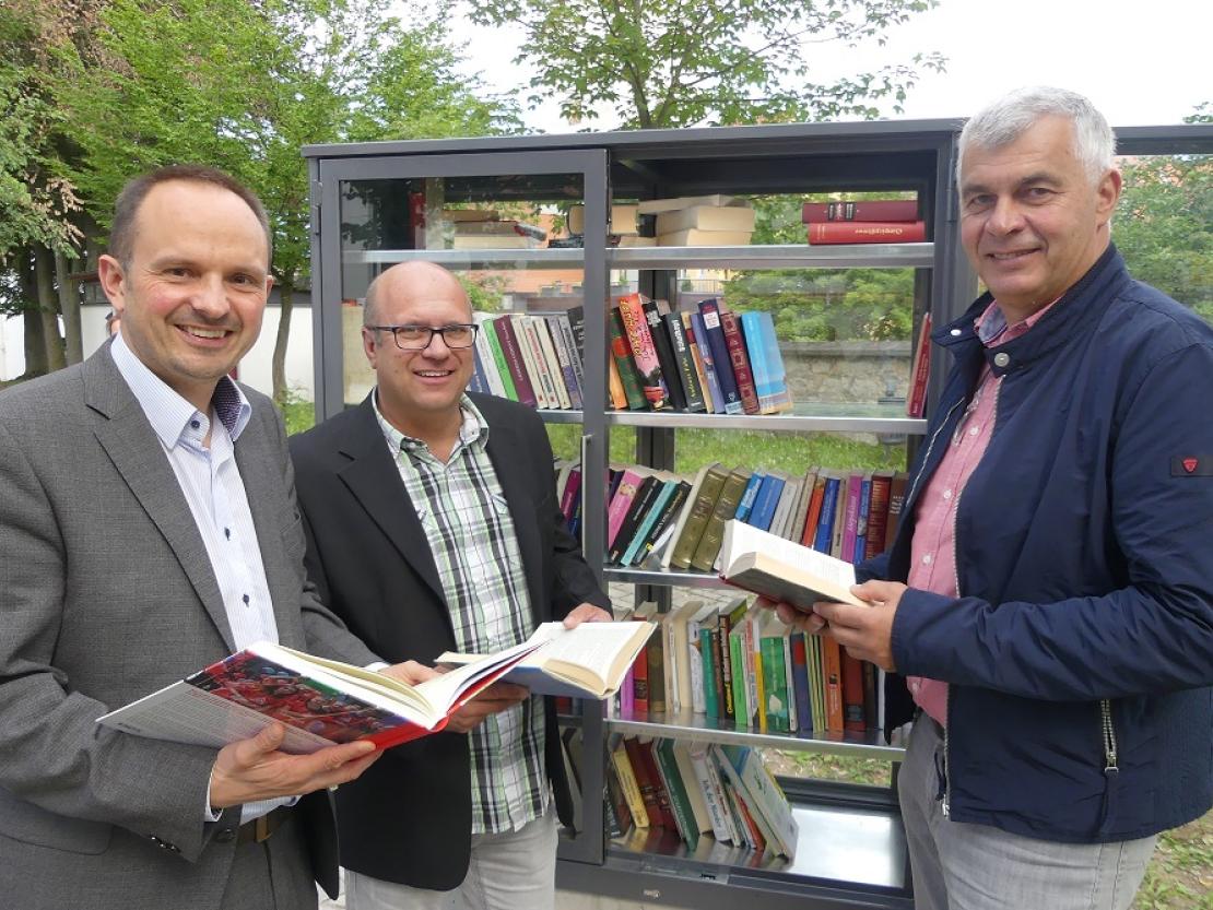 Bücherschrank 14.07.17 (1) (002)