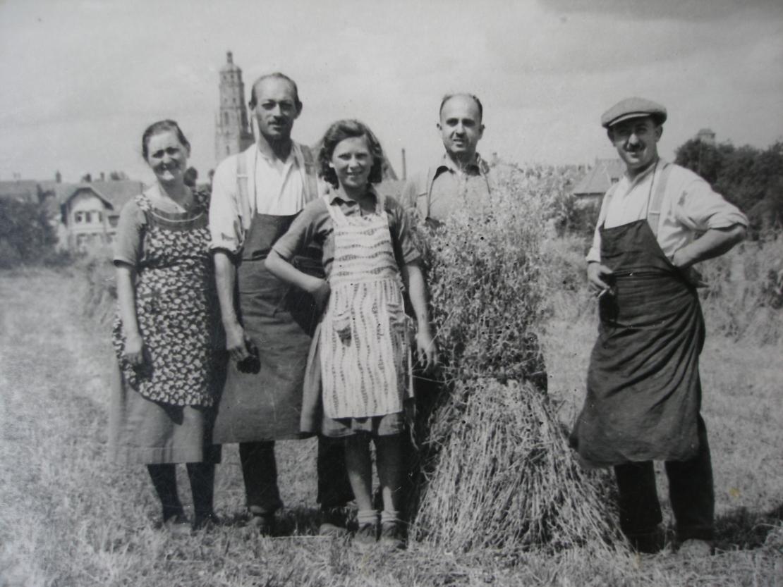Familie Faul vor Kirchtum