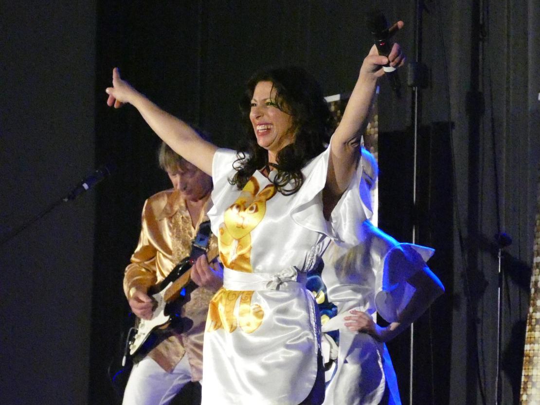 Eine Reise zurück in die 70ger Jahre mit Abba Royal. 