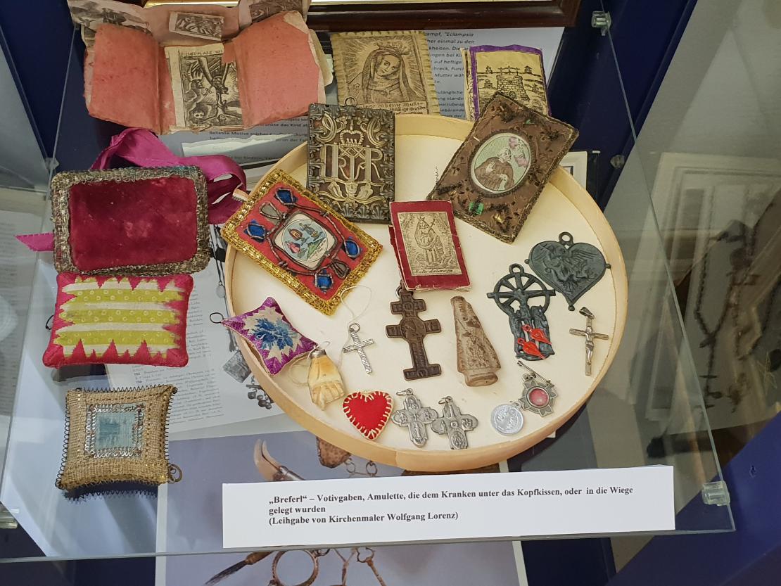 „Taufspritze und Geburtsstuhl - Vom Kinderkriegen in alten Zeiten“