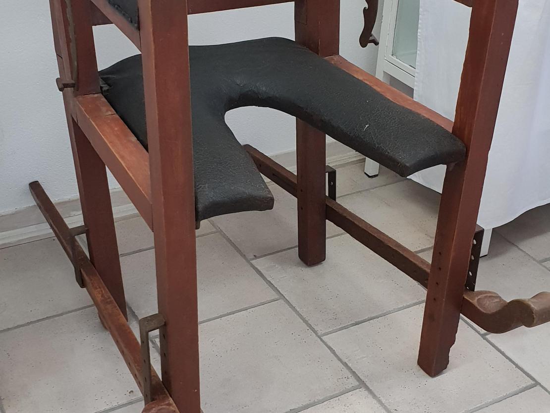 „Taufspritze und Geburtsstuhl - Vom Kinderkriegen in alten Zeiten“