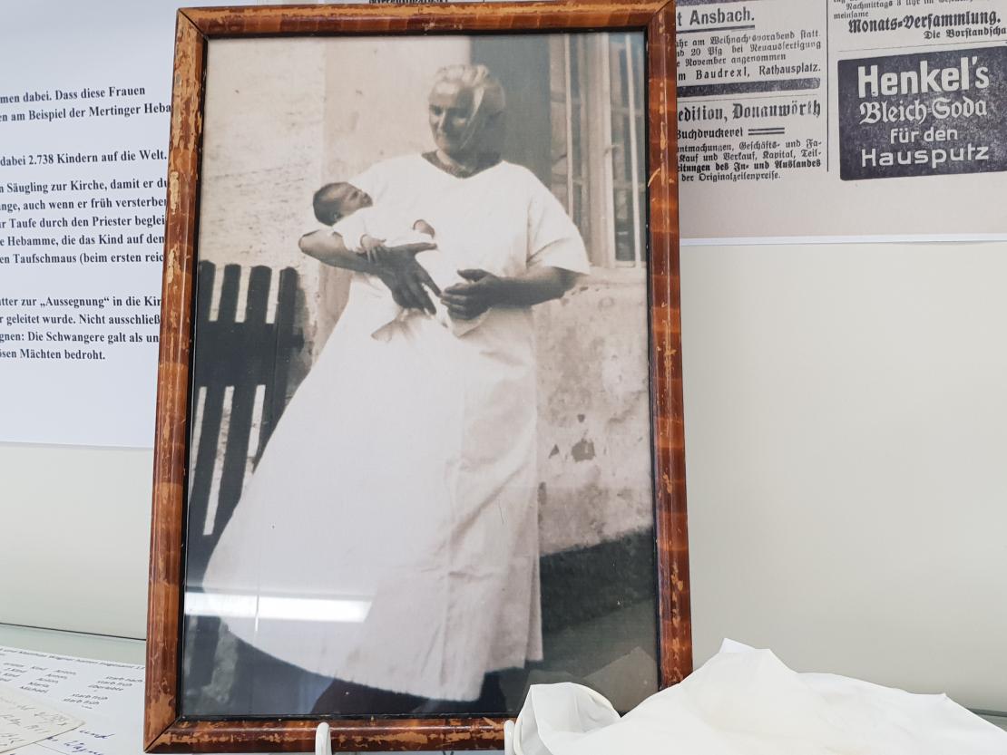 „Taufspritze und Geburtsstuhl - Vom Kinderkriegen in alten Zeiten“