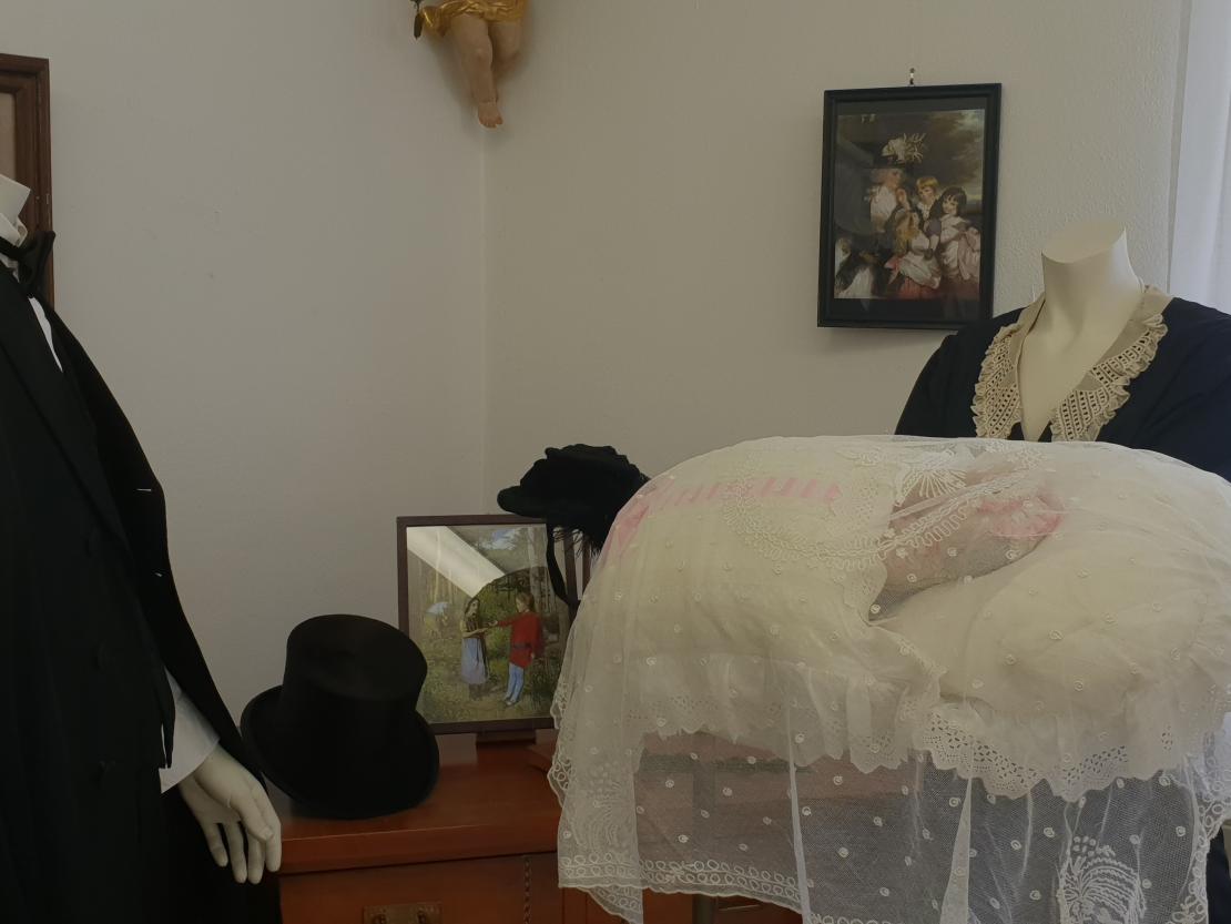 „Taufspritze und Geburtsstuhl - Vom Kinderkriegen in alten Zeiten“