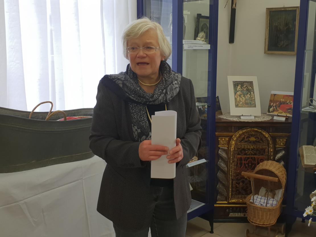 „Taufspritze und Geburtsstuhl - Vom Kinderkriegen in alten Zeiten“