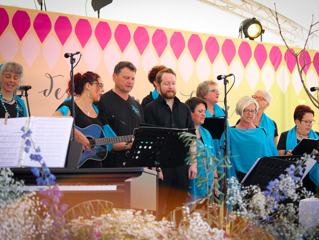 Der Wassertrüdinger Gospelchor „More than Words“ sorgte beim Gottesdienst für musikalische Untermalung.