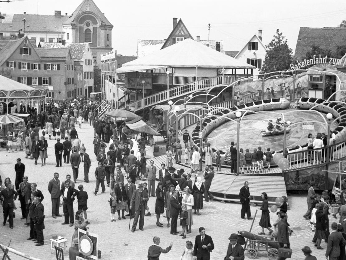 1949: Beim Bauernsonntag kommen 20.000 Besucher nach Nördlingen. Teilweise reisen sie mit Sonderzügen an. 
