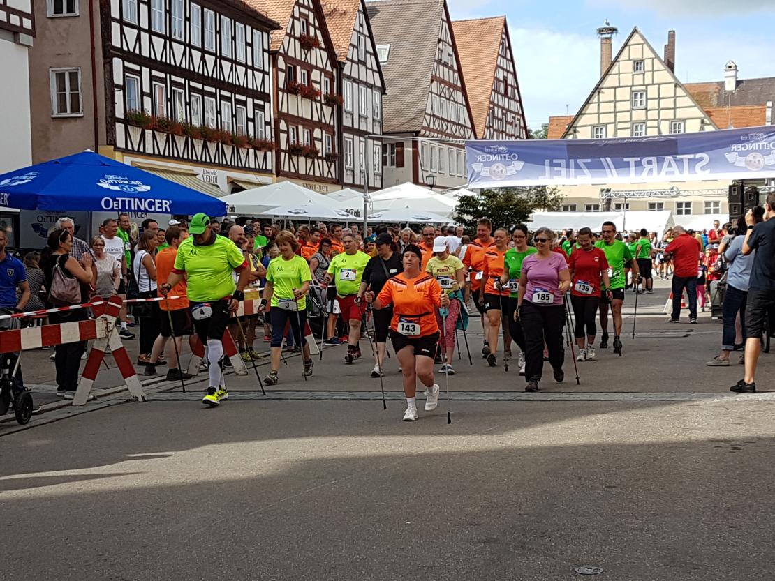 Die Freiwillige Feuerwehr Oettingen, der Lauftreff des TSV Oettingen und die Stadt Oettingen luden zu einem Tag voller Action und Unterhaltung ein.