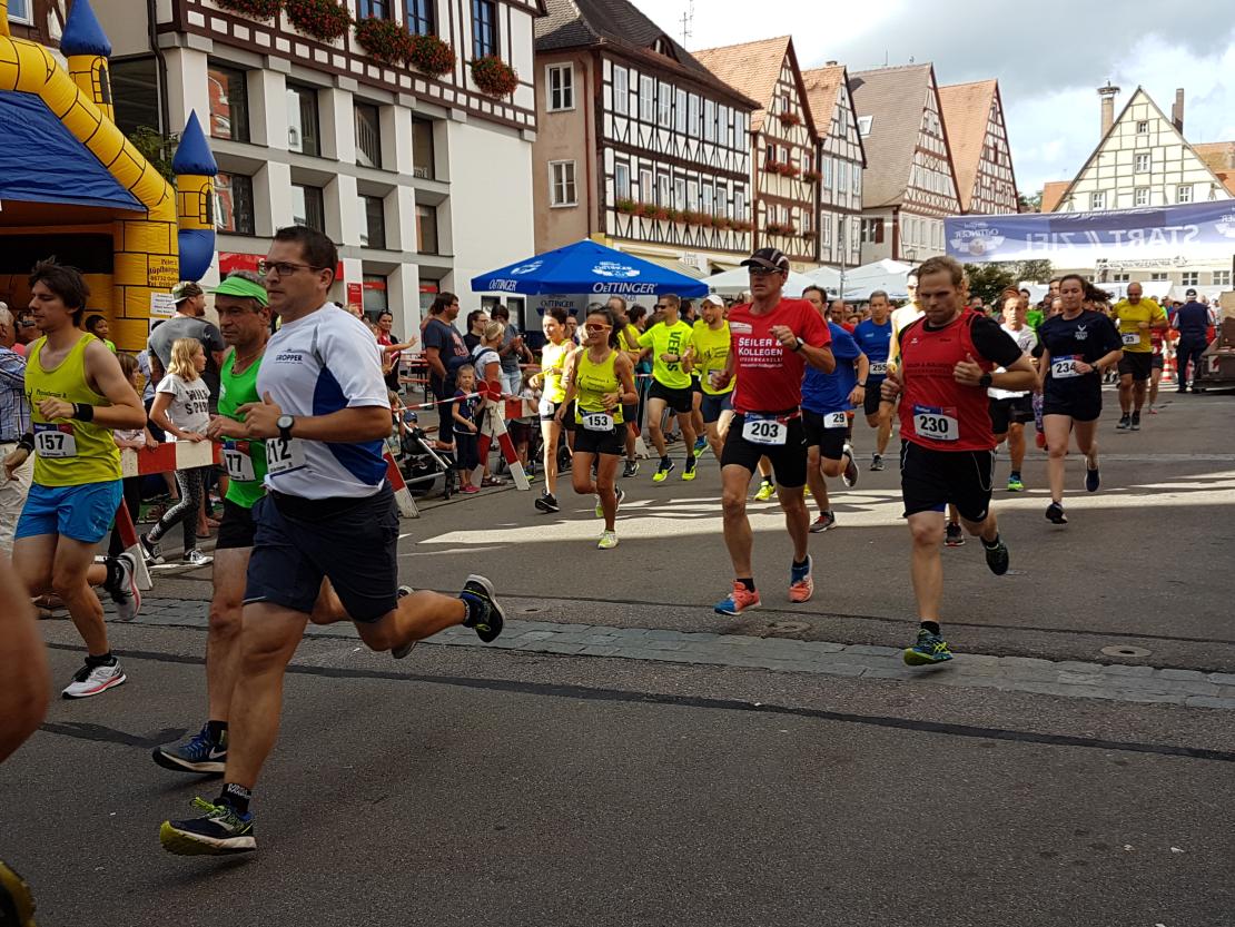 Die Freiwillige Feuerwehr Oettingen, der Lauftreff des TSV Oettingen und die Stadt Oettingen luden zu einem Tag voller Action und Unterhaltung ein.