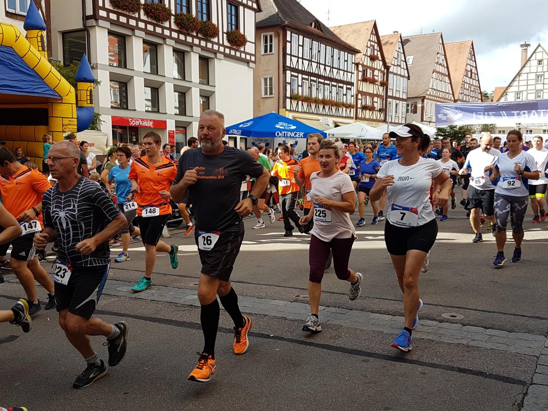 Die Freiwillige Feuerwehr Oettingen, der Lauftreff des TSV Oettingen und die Stadt Oettingen luden zu einem Tag voller Action und Unterhaltung ein.