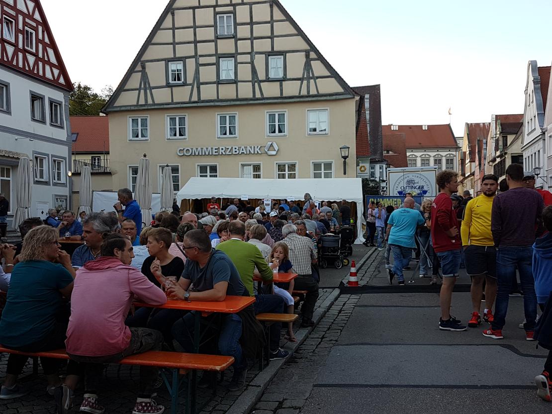 Die Freiwillige Feuerwehr Oettingen, der Lauftreff des TSV Oettingen und die Stadt Oettingen luden zu einem Tag voller Action und Unterhaltung ein.