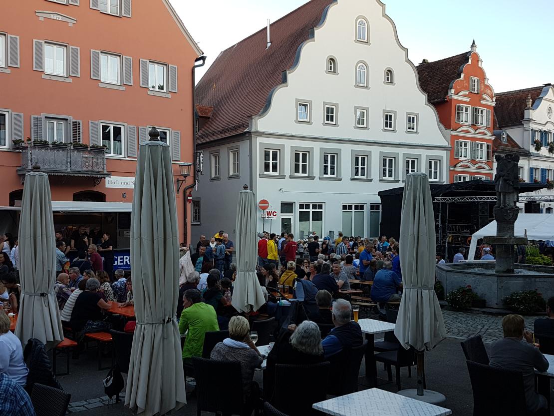 Die Freiwillige Feuerwehr Oettingen, der Lauftreff des TSV Oettingen und die Stadt Oettingen luden zu einem Tag voller Action und Unterhaltung ein.