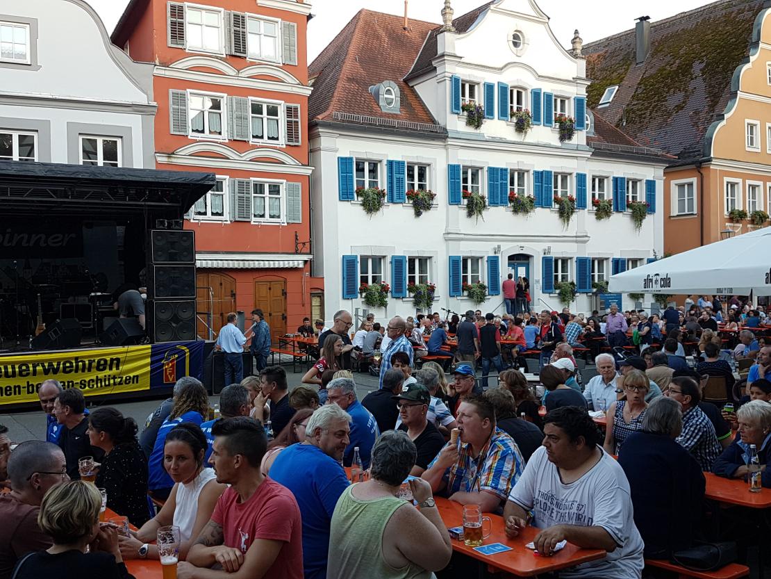 Die Freiwillige Feuerwehr Oettingen, der Lauftreff des TSV Oettingen und die Stadt Oettingen luden zu einem Tag voller Action und Unterhaltung ein.