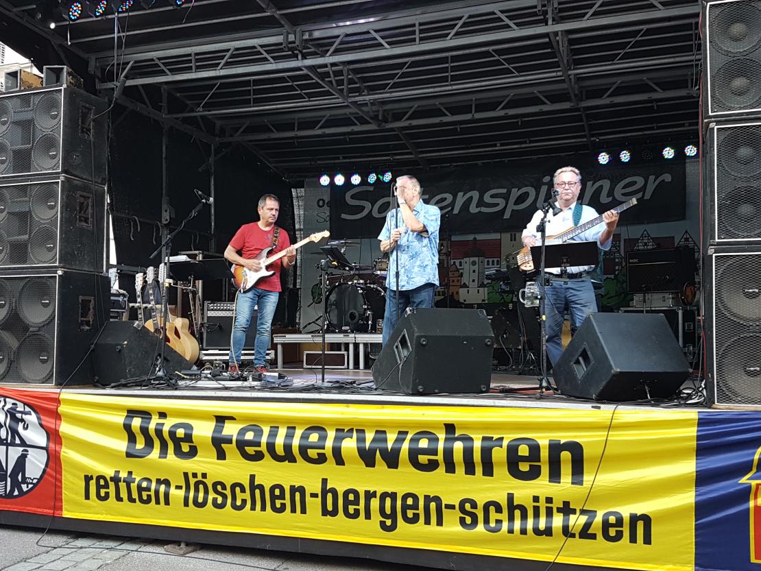 Die Freiwillige Feuerwehr Oettingen, der Lauftreff des TSV Oettingen und die Stadt Oettingen luden zu einem Tag voller Action und Unterhaltung ein.