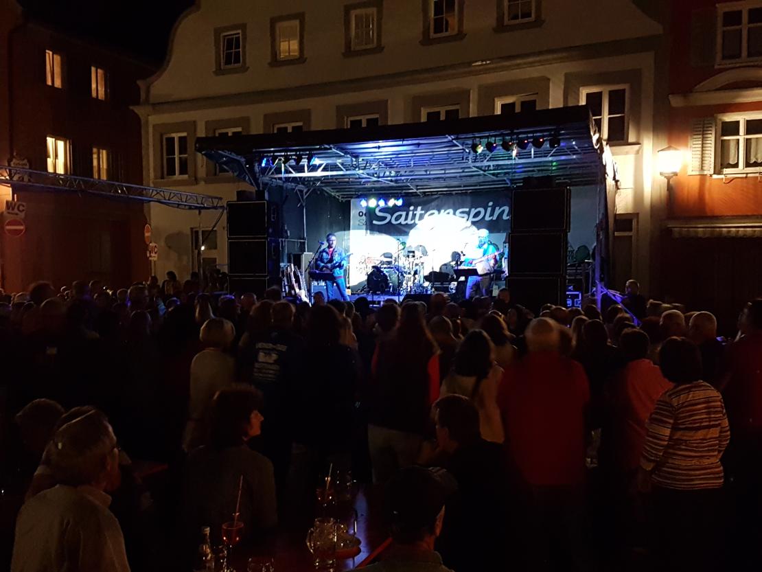 Die Freiwillige Feuerwehr Oettingen, der Lauftreff des TSV Oettingen und die Stadt Oettingen luden zu einem Tag voller Action und Unterhaltung ein.