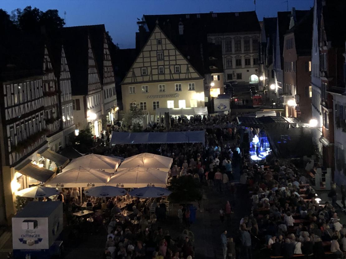 Die Freiwillige Feuerwehr Oettingen, der Lauftreff des TSV Oettingen und die Stadt Oettingen luden zu einem Tag voller Action und Unterhaltung ein.