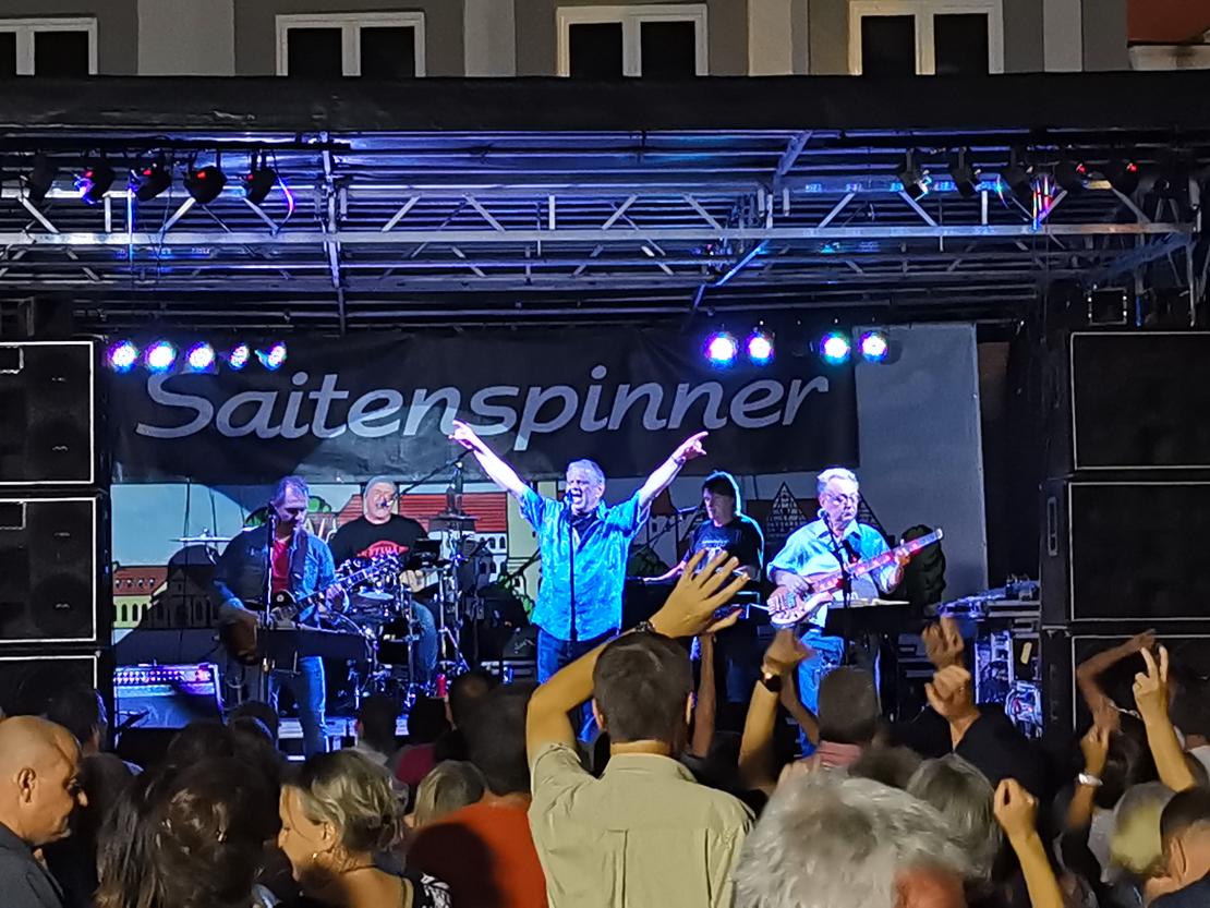 Die Freiwillige Feuerwehr Oettingen, der Lauftreff des TSV Oettingen und die Stadt Oettingen luden zu einem Tag voller Action und Unterhaltung ein.