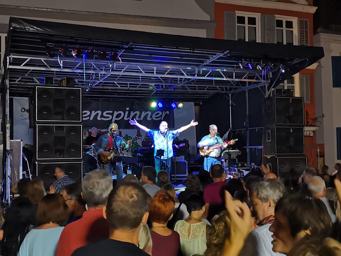 Die Freiwillige Feuerwehr Oettingen, der Lauftreff des TSV Oettingen und die Stadt Oettingen luden zu einem Tag voller Action und Unterhaltung ein.