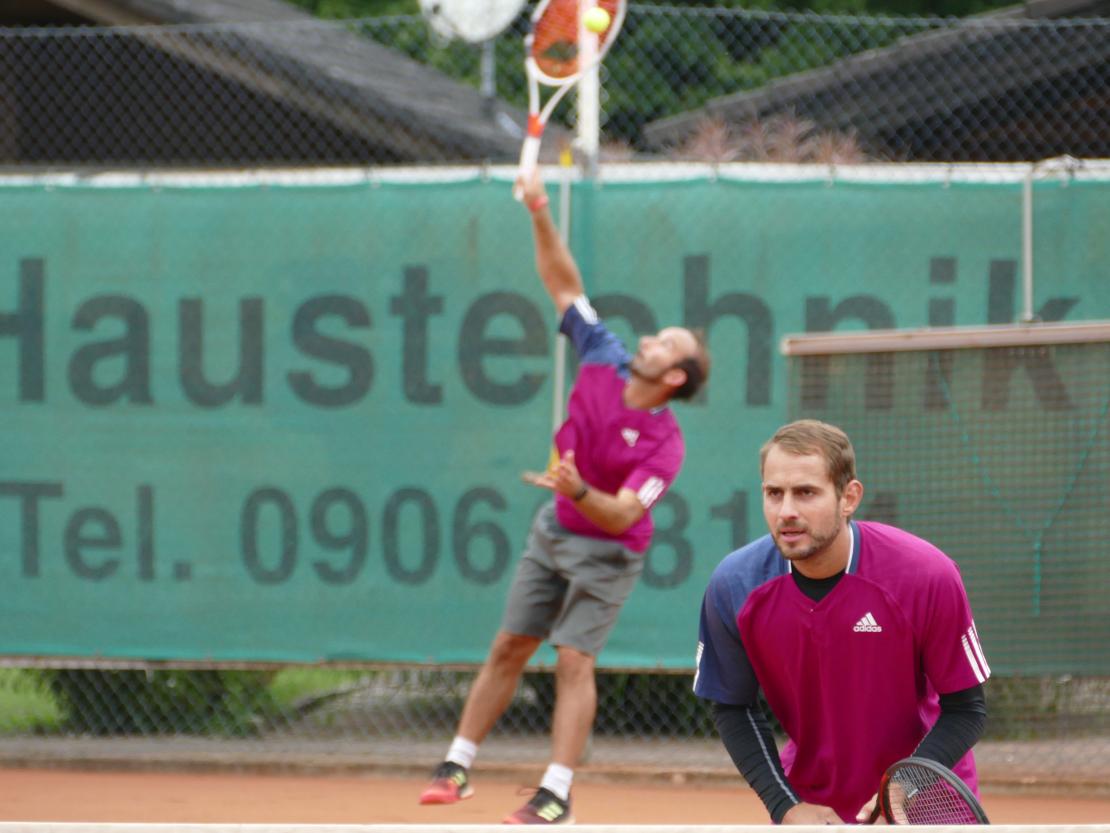 Ben Sömek (hinten) und Florian Wegele sicherten sich den Doppelkreismeistertitel bei den Herren. 