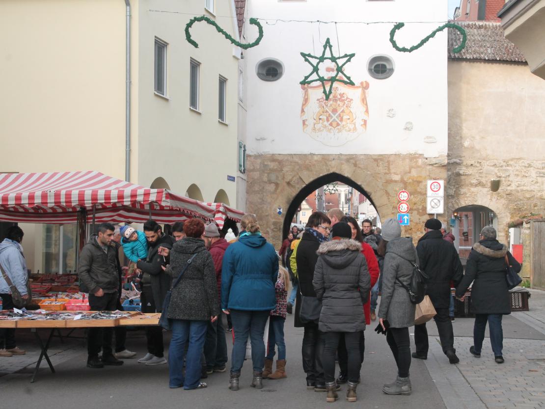 Besucher auf dem Wintermarkt