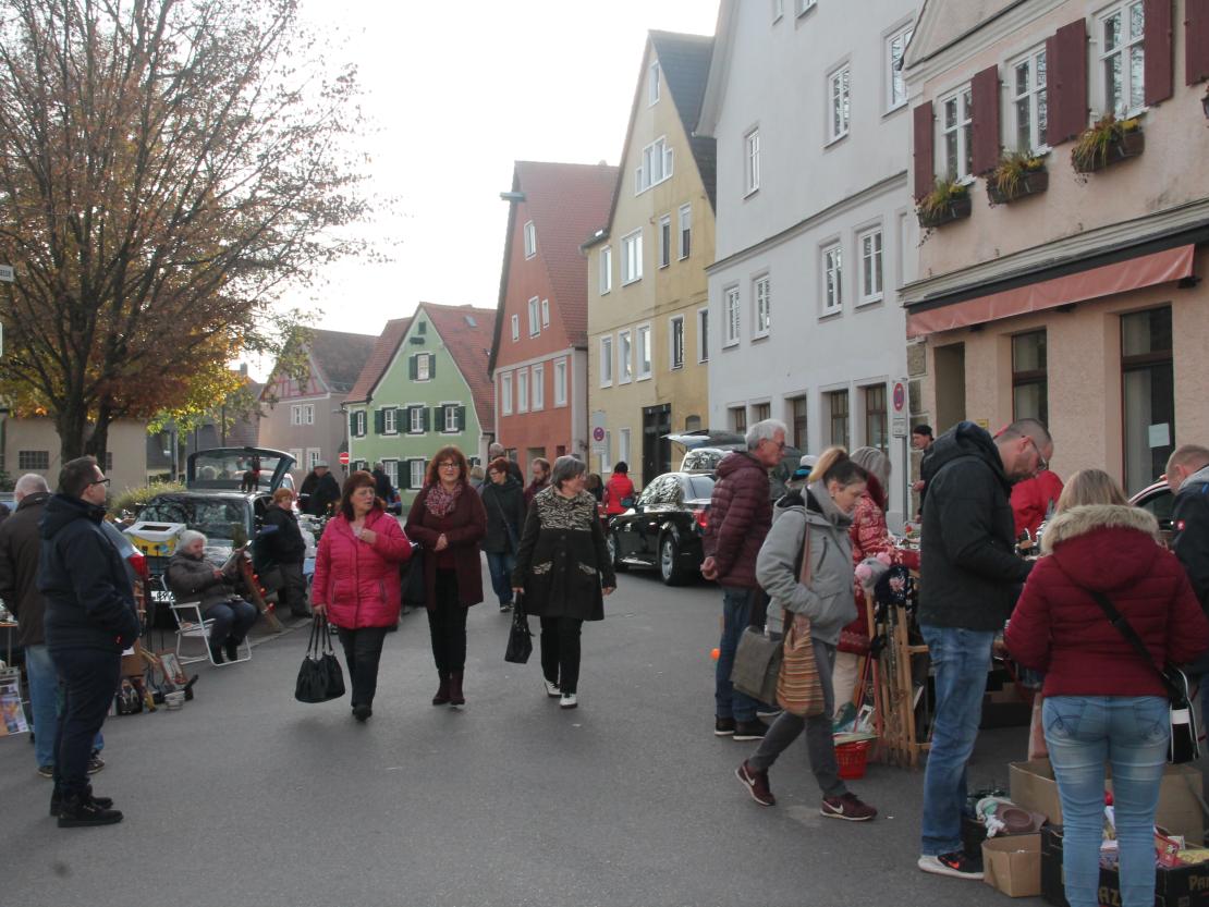 Besucher auf dem Wintermarkt