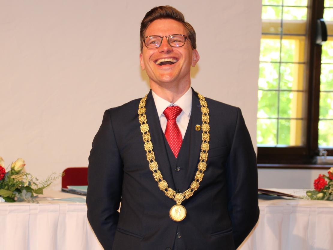 David Wittner, lachend, mit Amtskette