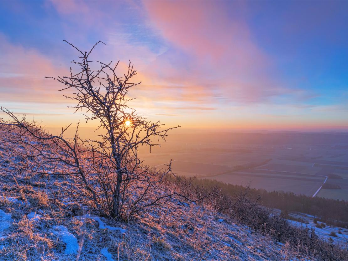 Das Bild zeigt den Hesselberg.