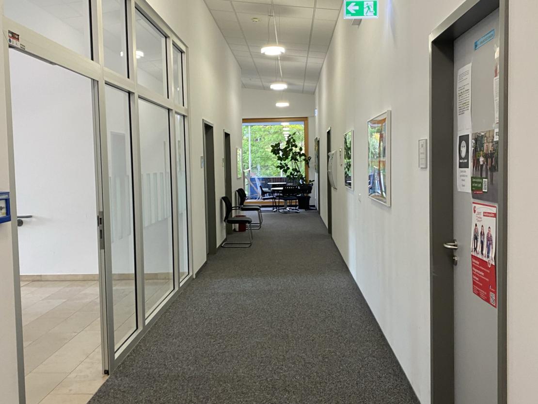 Der Flur der Verwaltung im 1. OG.