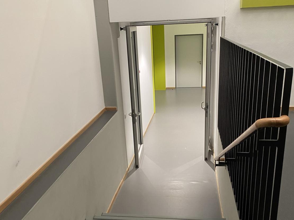 Ein Flur in der Anton-Jaumann-Realschule Wemding.