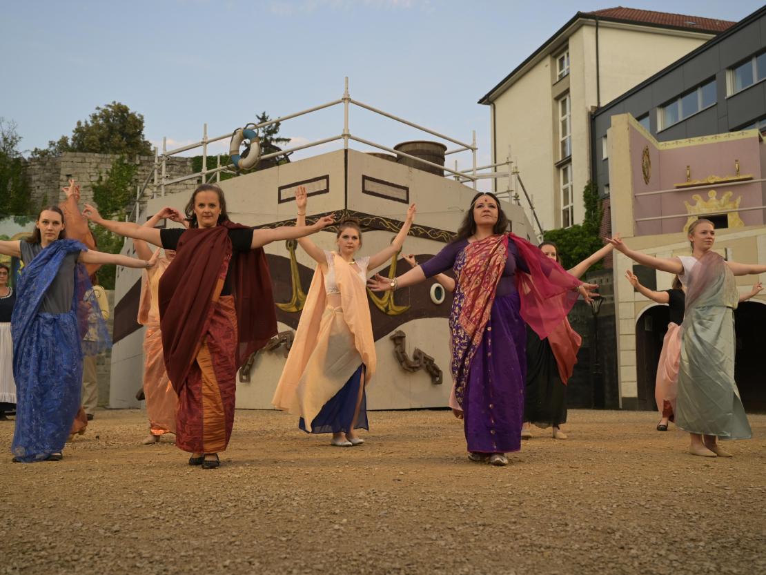 Der Theaterverein Donauwörth e.V. spielt "In 80 Tagen um die Welt" auf der Freilichtbühne Donauwörth 