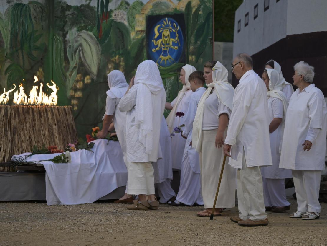 Der Theaterverein Donauwörth e.V. spielt "In 80 Tagen um die Welt" auf der Freilichtbühne am Mangoldfelsen. 