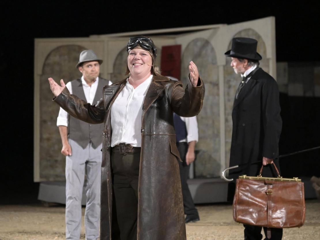 Der Theaterverein Donauwörth e.V. spielt "In 80 Tagen um die Welt" auf der Freilichtbühne am Mangoldfelsen. 