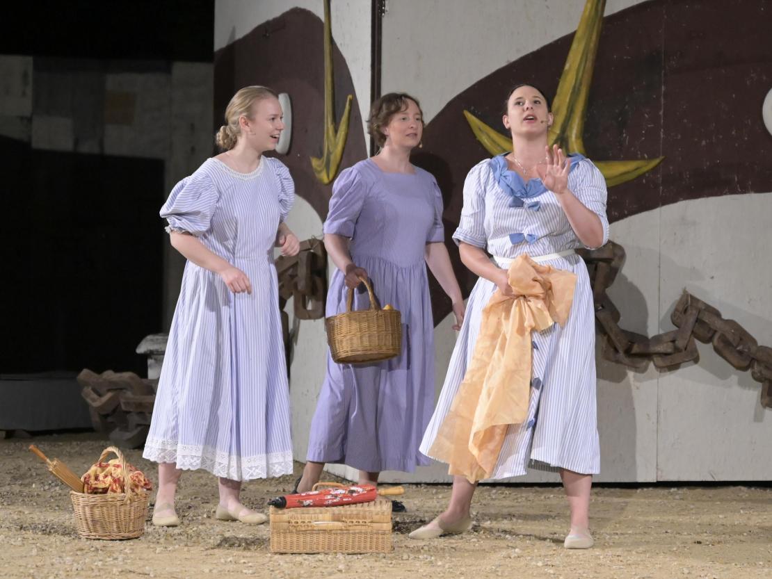 Der Theaterverein Donauwörth e.V. spielt "In 80 Tagen um die Welt" auf der Freilichtbühne am Mangoldfelsen. 