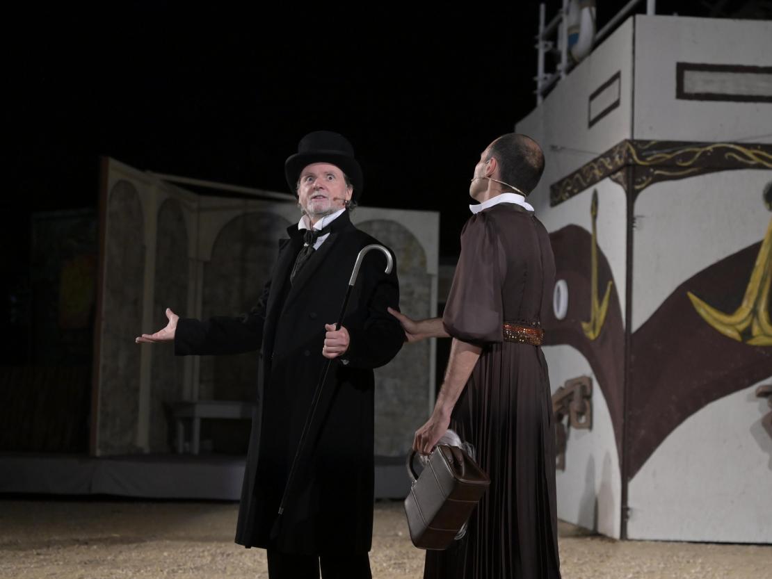 Der Theaterverein Donauwörth e.V. spielt "In 80 Tagen um die Welt" auf der Freilichtbühne am Mangoldfelsen. 