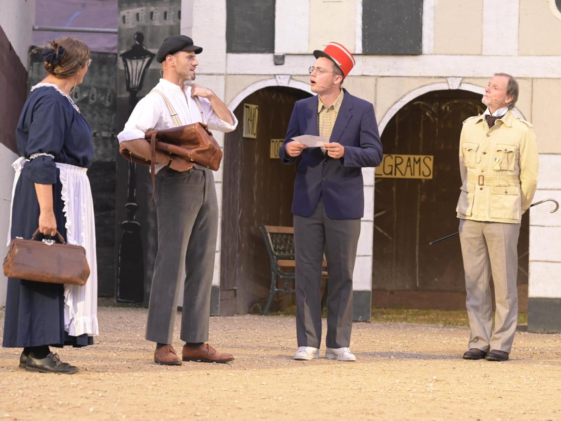 Der Theaterverein Donauwörth e.V. spielt "In 80 Tagen um die Welt" auf der Freilichtbühne am Mangoldfelsen. 